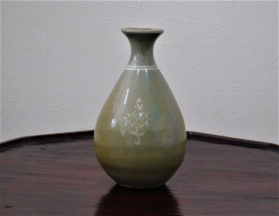 ①高麗青磁菊花紋徳利２